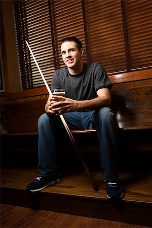 simsearch:400-04167893,k - Young man holding billiards cue while hanging out at pub. Stockbilder - Microstock & Abonnement, Bildnummer: 400-03921239