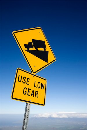 simsearch:400-04446168,k - Steep grade truck road sign in Haleakala National Park, Maui, Hawaii. Stockbilder - Microstock & Abonnement, Bildnummer: 400-03921763