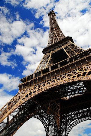 simsearch:400-04455773,k - Eiffel tower on blue sky background. Paris, France. Foto de stock - Royalty-Free Super Valor e Assinatura, Número: 400-03923367