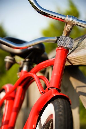 red bicycle nobody - Image of red bike leaning against railing of boardwalk. Stock Photo - Budget Royalty-Free & Subscription, Code: 400-03923513