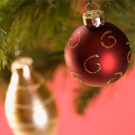 simsearch:632-06354036,k - Still life of red and gold Christmas ornaments hanging from pine branch. Photographie de stock - Aubaine LD & Abonnement, Code: 400-03923651