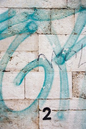 spritzlack - Graffiti painted wall in Lisbon, Portugal. Stockbilder - Microstock & Abonnement, Bildnummer: 400-03923693