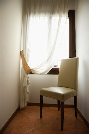 Empty chair by window with drapes in Venice, Italy. Foto de stock - Super Valor sin royalties y Suscripción, Código: 400-03923715