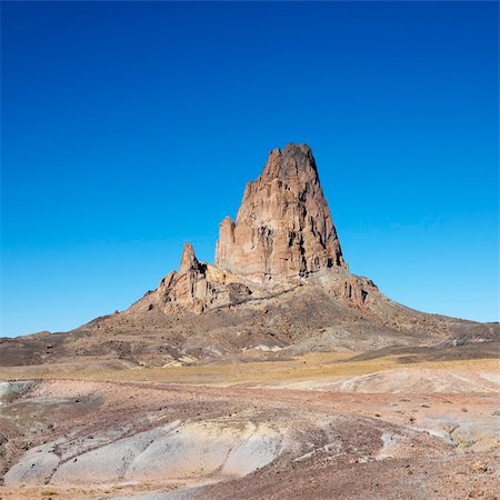 simsearch:400-03948680,k - Rock formation in the desert of Monument Valley, Utah. Foto de stock - Super Valor sin royalties y Suscripción, Código: 400-03923836