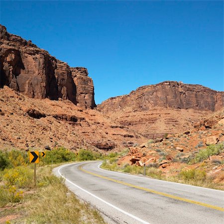 right place - Road curving to right with red rock cliffs in Utah. Stock Photo - Budget Royalty-Free & Subscription, Code: 400-03923854