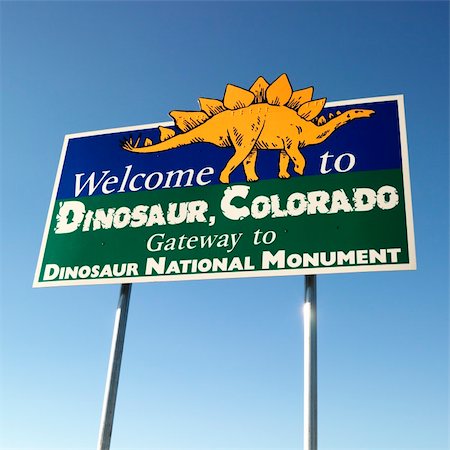 Welcome sign for city of Dinosaur, Colorado, USA. Foto de stock - Super Valor sin royalties y Suscripción, Código: 400-03923864