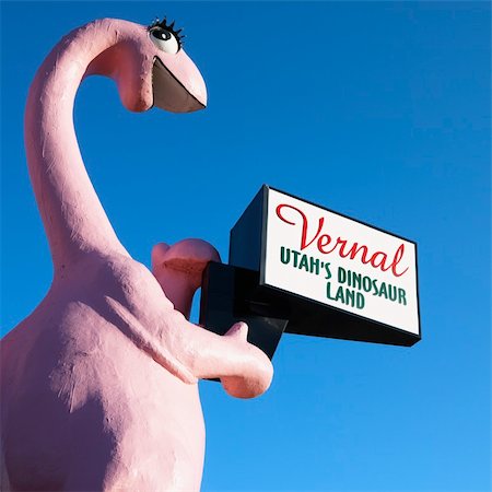 Pink dinosaur holding sign for city of Vernal, Utah. Foto de stock - Super Valor sin royalties y Suscripción, Código: 400-03923866