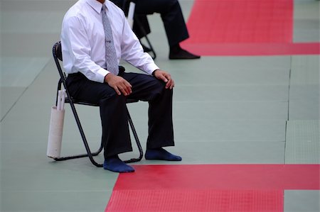 simsearch:400-04369150,k - The karate referee sitting beside the mat Foto de stock - Super Valor sin royalties y Suscripción, Código: 400-03934028