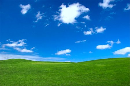simsearch:700-02232029,k - Beautiful green landscape with a great blue sky with white clouds Fotografie stock - Microstock e Abbonamento, Codice: 400-03934253