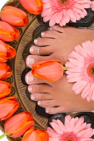 foot daisy - Spa treatment with beautiful elegant tulips and gerberas Stock Photo - Budget Royalty-Free & Subscription, Code: 400-03934735