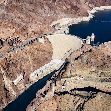 dam square - Aerial view of Hoover Dam on the Nevada-Arizona border. Photographie de stock - Aubaine LD & Abonnement, Code: 400-03935518