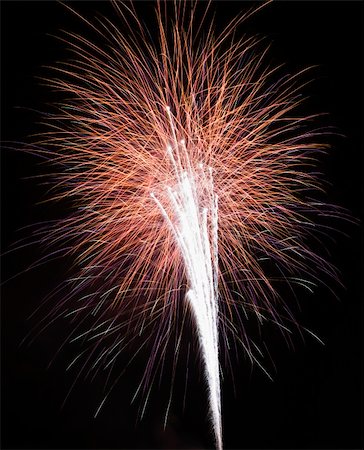 simsearch:614-01593439,k - Colorful fireworks exploding in night sky. Fotografie stock - Microstock e Abbonamento, Codice: 400-03935734