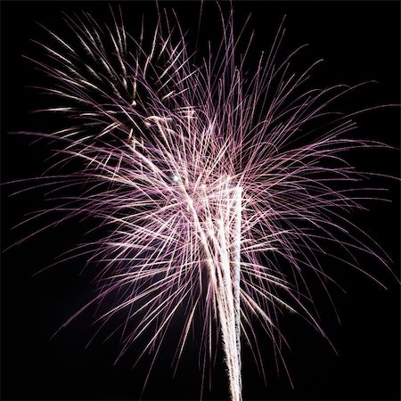 simsearch:614-01593439,k - Colorful fireworks exploding in night sky. Fotografie stock - Microstock e Abbonamento, Codice: 400-03935733