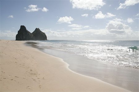 fernando de noronha - The Two Brothers Hill in Fernando de Noronha, Brazil. Fotografie stock - Microstock e Abbonamento, Codice: 400-03936322