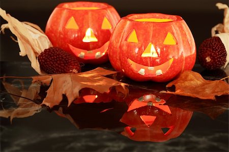 simsearch:600-06808828,k - Halloween still life with small candle-lights Foto de stock - Royalty-Free Super Valor e Assinatura, Número: 400-03936457