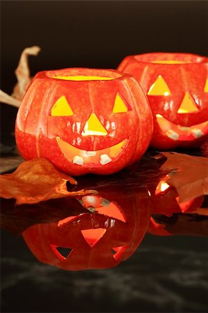 simsearch:600-06808828,k - Halloween still life with small candle-lights Foto de stock - Royalty-Free Super Valor e Assinatura, Número: 400-03936458