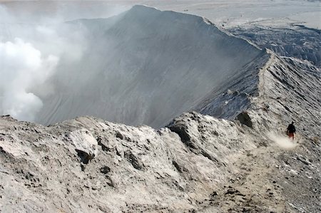 simsearch:400-04135827,k - Lonely man walking on the edge of volcano Bromo, Eastern Java Foto de stock - Royalty-Free Super Valor e Assinatura, Número: 400-03936450