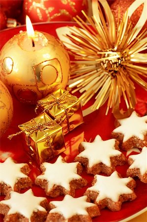 simsearch:400-03948093,k - Beautiful Christmas decoration in golden tone Foto de stock - Royalty-Free Super Valor e Assinatura, Número: 400-03936767