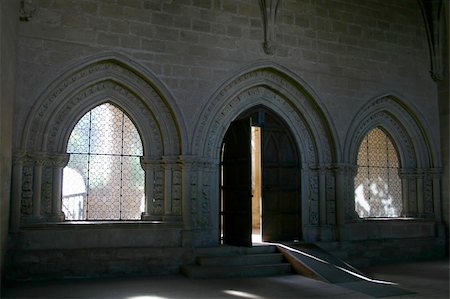 door and windows in a european monastery, possible concepts: enclosed, freedom Photographie de stock - Aubaine LD & Abonnement, Code: 400-03936988