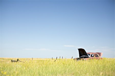 rust car field - abandoned car in a field, rural Wyoming Stock Photo - Budget Royalty-Free & Subscription, Code: 400-03937151