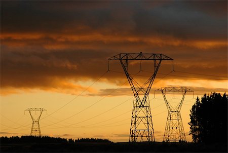 Electric towers and national power line. Dramatic sunset on the background. Photographie de stock - Aubaine LD & Abonnement, Code: 400-03937207