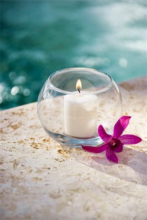 simsearch:400-03925518,k - Lit candle in glass bowl with purple orchid next to pool. Stockbilder - Microstock & Abonnement, Bildnummer: 400-03937615