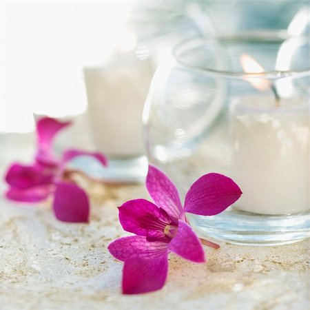 simsearch:400-03925518,k - Close up of candles and purple orchids. Stockbilder - Microstock & Abonnement, Bildnummer: 400-03937625