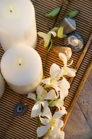 simsearch:400-03925518,k - Above view of lit candles on tray with white orchid flowers. Stockbilder - Microstock & Abonnement, Bildnummer: 400-03937643