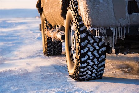 simsearch:400-03944669,k - Close up of truck on ice covered road. Photographie de stock - Aubaine LD & Abonnement, Code: 400-03937733