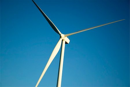 Windmill in front of a clear blue sky. Foto de stock - Super Valor sin royalties y Suscripción, Código: 400-03938032