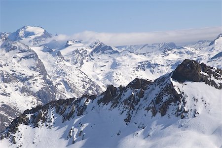 simsearch:400-05065751,k - snowed mountainrange with visible rocks  and cloud Photographie de stock - Aubaine LD & Abonnement, Code: 400-03938405
