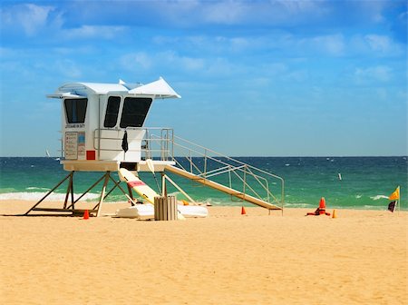 Lifeguard station on scenic Ft Lauderdale beach Stock Photo - Budget Royalty-Free & Subscription, Code: 400-03938518