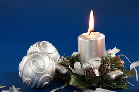 simsearch:400-03964349,k - Festive Christmas candles as table decoration Foto de stock - Super Valor sin royalties y Suscripción, Código: 400-03938548