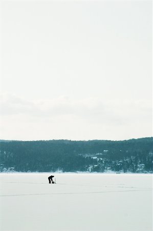 simsearch:862-03713220,k - A person Ice fishing on the oslo fjord in early March. Stockbilder - Microstock & Abonnement, Bildnummer: 400-03938757