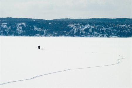 simsearch:862-03713220,k - A person Ice fishing on the oslo fjord in early March. Stockbilder - Microstock & Abonnement, Bildnummer: 400-03938750