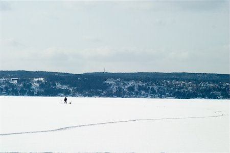 simsearch:862-03713220,k - A person Ice fishing on the oslo fjord in early March. Stockbilder - Microstock & Abonnement, Bildnummer: 400-03938751