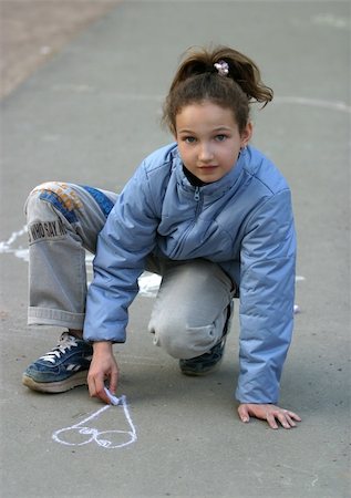 Girl drawing on the asphalt Stock Photo - Budget Royalty-Free & Subscription, Code: 400-03930002