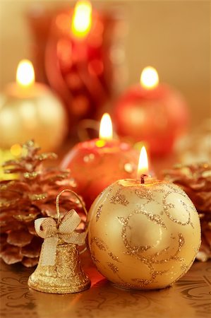 simsearch:400-03948093,k - Beautiful Christmas candles in golden and red tones as decoration Foto de stock - Royalty-Free Super Valor e Assinatura, Número: 400-03930109