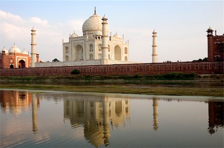 photos saris taj mahal - Taj Mahal as seen from acress the in Agra  India Stock Photo - Budget Royalty-Free & Subscription, Code: 400-03930175