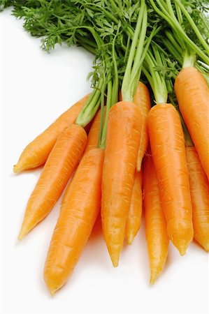 simsearch:700-06505723,k - bunch of fresh carrot isolated on white background Stock Photo - Budget Royalty-Free & Subscription, Code: 400-03931039