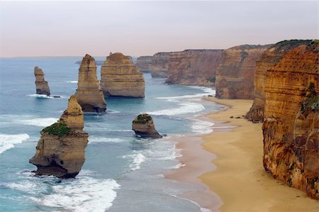 The Twelve Apostles along the Great Ocean Road, Australia.  Photo was taken in December 2004 before the 'apostle' in the front had fallen. Photographie de stock - Aubaine LD & Abonnement, Code: 400-03931061