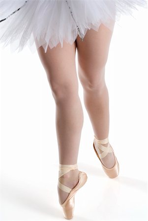 dancer in a white tutu on a white background Photographie de stock - Aubaine LD & Abonnement, Code: 400-03931107