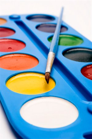 simsearch:6111-06838117,k - Close-up watercolor box over the white Stock Photo - Budget Royalty-Free & Subscription, Code: 400-03931514