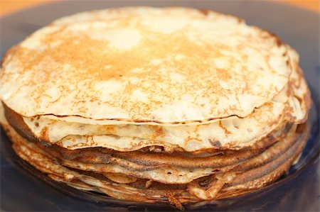 Many pancakes lay in a plate Stockbilder - Microstock & Abonnement, Bildnummer: 400-03931614