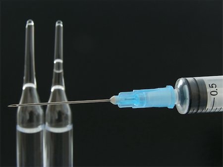 simsearch:400-05203733,k - syringe fragment with needle and two ampules with liquid drug Foto de stock - Super Valor sin royalties y Suscripción, Código: 400-03932457