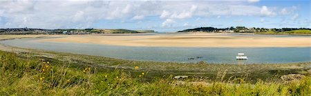 padstow - view from the camel trail cycleway and footpath along disused railway line the estuary of the river camel padstow and rock cornish coast cornwall england uk Stockbilder - Microstock & Abonnement, Bildnummer: 400-03932556