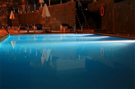 simsearch:877-08129585,k - Luxury hotel swimming pool at the night Stockbilder - Microstock & Abonnement, Bildnummer: 400-03932621