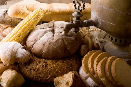 simsearch:400-03971939,k - baked bread and a samovar Foto de stock - Royalty-Free Super Valor e Assinatura, Número: 400-03932839
