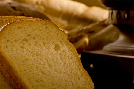 simsearch:400-03971939,k - baked bread in the pile Foto de stock - Royalty-Free Super Valor e Assinatura, Número: 400-03932840
