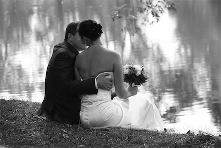 simsearch:400-04440941,k - Recently married pair on a coast of lake Fotografie stock - Microstock e Abbonamento, Codice: 400-03933109